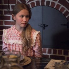 Sharp Objects: Eliza Scanlen nell'episodio Fix