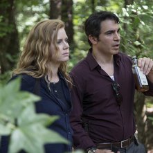 Sharp Objects: Amy Adams insieme a Chris Messina nell'episodio Ripe