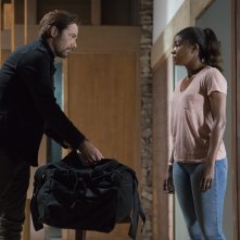 Breaking In: Gabrielle Union e Billy Burke in una scena del film