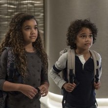 Skyscraper: McKenna Roberts e Noah Cottrell in una scena del film