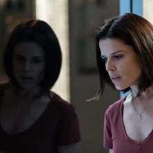 Skyscraper: Neve Campbell in una scena del film