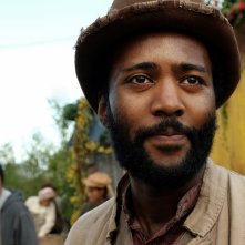 Chiamatemi Anna: Dalmar Abuzeid in una scena della serie