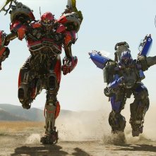 Bumblebee: una nuova foto del film ritrae i Decepticon