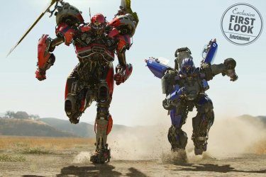 Bumblebee: una nuova foto del film ritrae i Decepticon