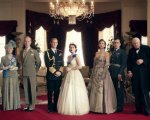 The Crown: la prima foto di Olivia Colman nei panni della Regina Elisabetta II