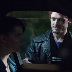 Amiche di sangue: Anya Taylor-Joy e Anton Yelchin in una scena del film