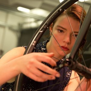 Amiche di sangue: Anya Taylor-Joy in un momento del film