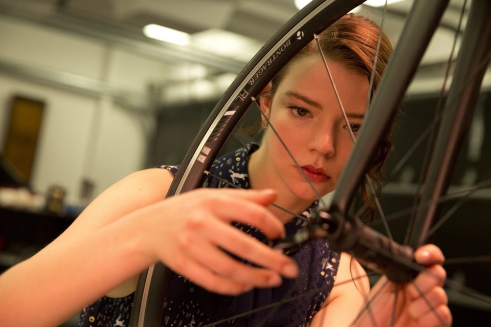 Amiche di sangue: Anya Taylor-Joy in un momento del film