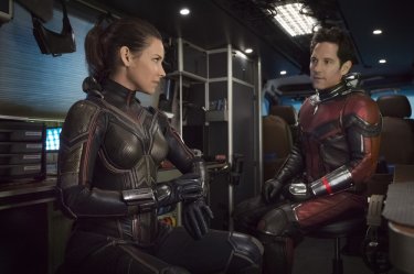 Ant-Man and the Wasp: Evangeline Lilly e Paul Rudd in una scena del film