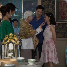 Crazy & Rich: Michelle Yeoh, Gemma Chan, Henry Golding e Constance Wu in una scena del film