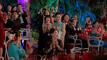 Crazy & Rich: Michelle Yeoh in una scena del film