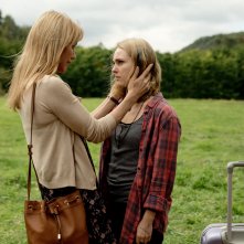 Dark Hall: Kirsty MItchell e Annasophia Robb in un'immagine del film