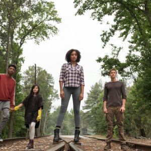 Darkest Minds: Skylan Brooks, Amandla Stenberg, Harris Dickinson e Miya Cech in un momento del film