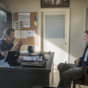 Fire Squad - Incubo di fuoco: Josh Brolin e Miles Teller in una scena del film