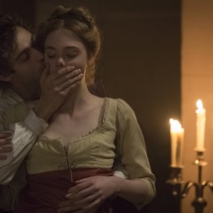 Mary Shelley - Un amore intramontabile: Elle Fanning e Douglas Booth in una scena del film
