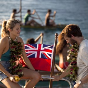 Resta con me: Shailene Woodley e Sam Claflin in un momento del film