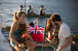 Resta con me: Shailene Woodley e Sam Claflin in un momento del film