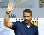 Deadpool: Ryan Reynolds spera di esplorare la bisessualità del personaggio
