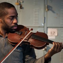 Il maestro di violino: Lazaro Ramos in un momento del film