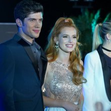 Famous in love: Carter Jenkins e Bella Thorne in una foto della serie