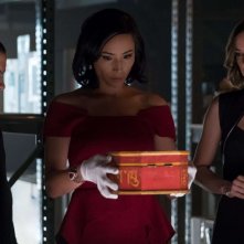 Iron Fist 2: Sacha Dhawan, Jessica Stroup e Julee Cerda in una scena