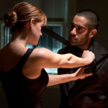 Iron Fist 2: Sacha Dhawan e Alice Eve in una minacciosa sequenza