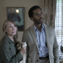 Castle Rock: Andre Holland e Sissy Spacek in una scena della serie