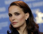 Natalie Portman star e regista di un film sulle gemelle giornaliste Friedman