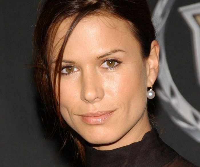 Supergirl: Rhona Mitra sarà la villain della stagione 4!