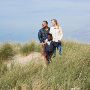 Come ho incontrato mio padre: Owen Kanga, Isabelle Carré e François-Xavier Demaison in una scena del film