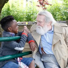 Come ho incontrato mio padre: Owen Kanga e Albert Delpy in una scena del film