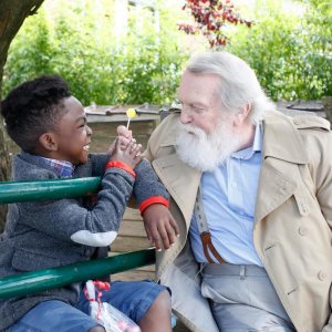 Come ho incontrato mio padre: Owen Kanga e Albert Delpy in una scena del film