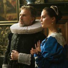 La ragazza dei tulipani: Alicia Vikander e Christoph Waltz in una scena del film