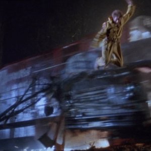 Il fuggitivo: Harrison Ford in una scena d'azione del film