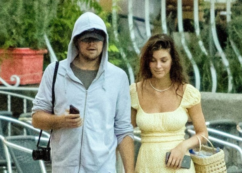 Leonardo DiCaprio, vacanza a Positano e Capri con la fidanzata Camila Morrone Leonardo DiCaprio, vacanza a Positano e Capri con la fidanzata Camila Morrone