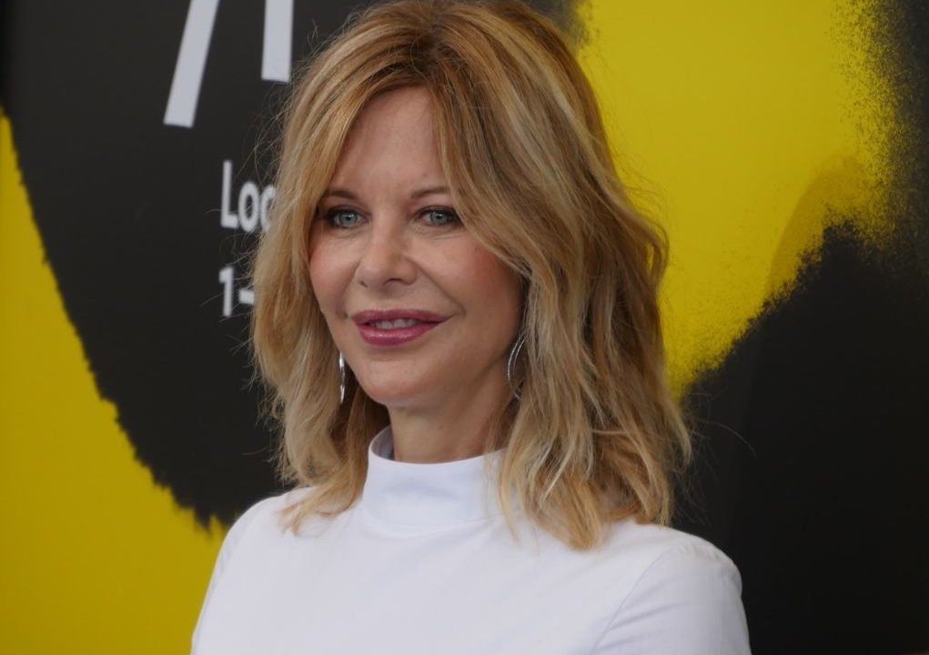 Meg Ryan posa con Michael J. Fox per sostenere l'uscita del suo documentario, ma i fan stentano a riconoscerla