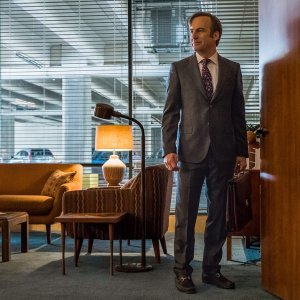 Better Call Saul: Bob Odenkirk in una scena della quarta stagione