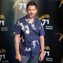 Ethan Hawke in posa al photocall di Locarno 71