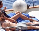 Jamie Dornan e la moglie hanno scelto la Costiera Amalfitana per le vacanze