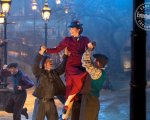 Il ritorno di Mary Poppins: la protagonista balla nella nuova foto