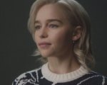'Spogliati!' Emilia Clarke e altre star nel corto contro gli stereotipi femminili