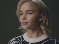 'Spogliati!' Emilia Clarke e altre star nel corto contro gli stereotipi femminili