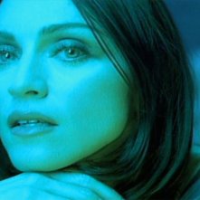 Madonna nel video The POwer of GOodbye