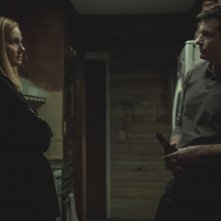 Ozark: Jason Bateman e Lauran Linney in una scena della seconda stagione