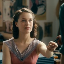 Opera senza autore: Paula Beer in una scena del film