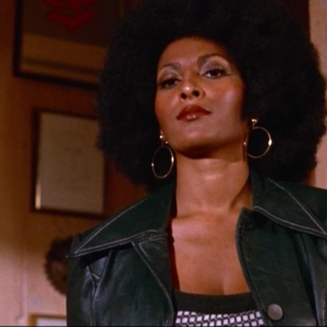 Foxy Brown: Pam Grier in una scena del film