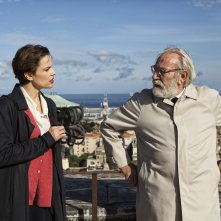 Una storia senza nome: Renato Carpentieri e Micaela Ramazzotti in una scena del film