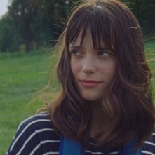 Amanda: Stacy Martin in una scena del film