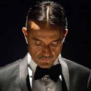 Il banchiere anarchico: Giulio Base in una scena del film