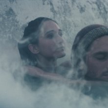 Ricordi?: Luca Marinelli e Linda Caridi in un momento del film